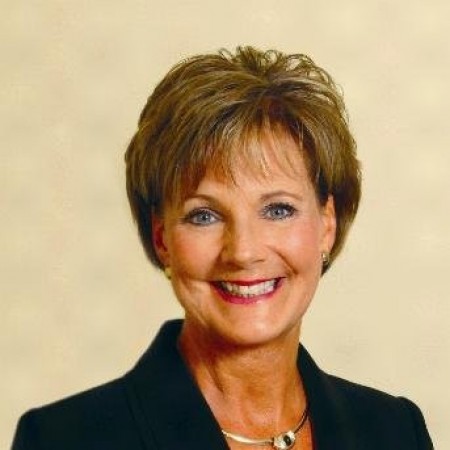 Linda Hamilton profile photo